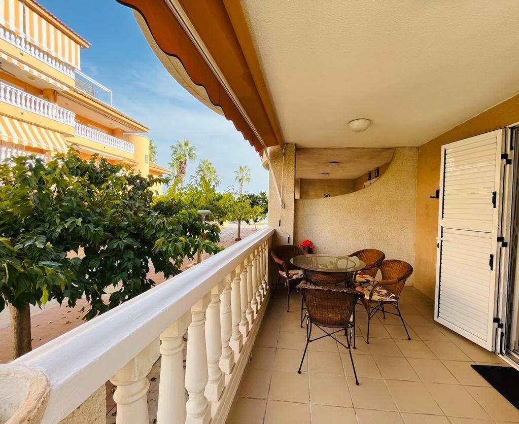 Beachfront Apartment With A Private Garden On The Ground Floor Moncófar Exterior foto